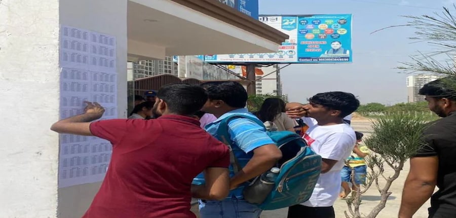 छत्तीसगढ़ के एक सुदूर गांव के 10 आदिवासी युवकों ने एसएससी और राज्य पुलिस कांस्टेबल परीक्षा में सफलता हासिल की है। (प्रतीकात्मक-विकिमीडिया कॉमन्स)